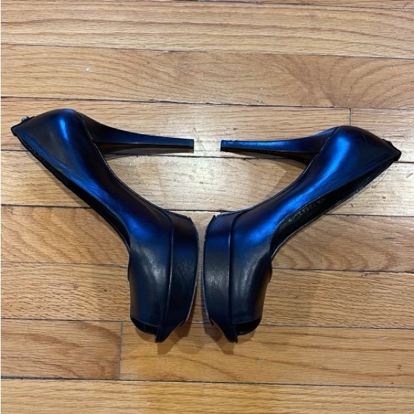 STUART WEITZMAN HEELS! - Picture 4 of 6